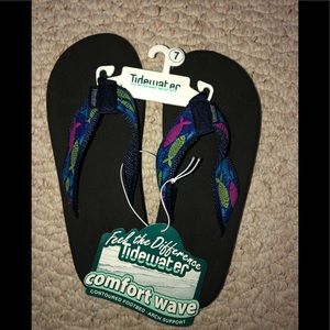 NWT Tidewater flip flops!!